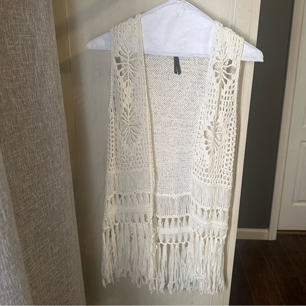 Women’s sleeveless cardigan